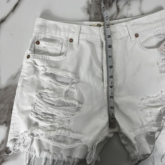 Free People Size 24 Maggie Button Fly Mid-Rise White Distressed Denim NEW Shorts - Picture 8 of 14
